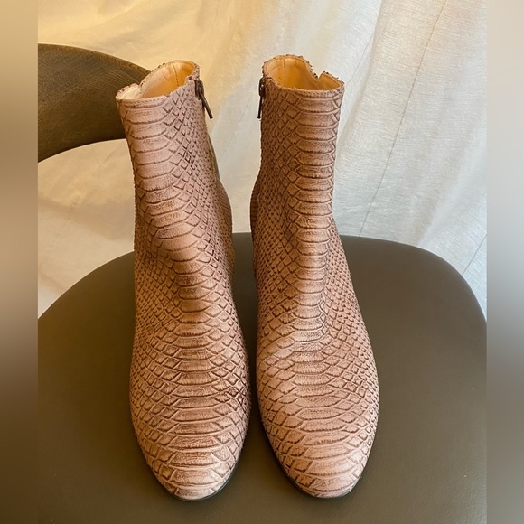 AGL Shoes Pink Snake Veta Texture Leather Booties EU 41 US 10.5 11 Ankle Boots - Picture 2 of 12